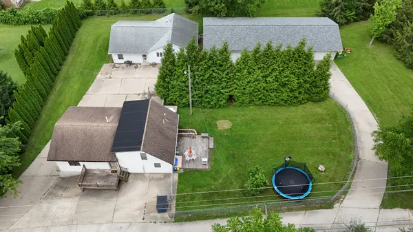 910 Stony Point RD, Dixon, IL 61021