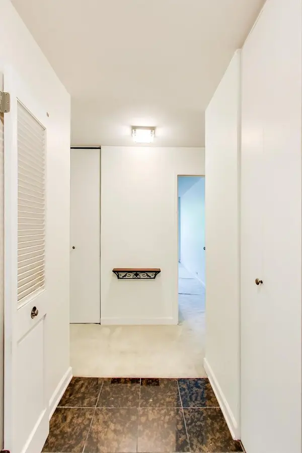1555 N Sandburg TER #206K, Chicago, IL 60610