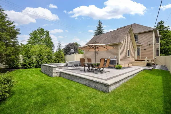 219 N Huffman ST, Naperville, IL 60540