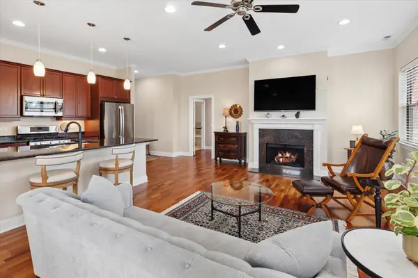 1908 W Irving Park RD #402, Chicago, IL 60613