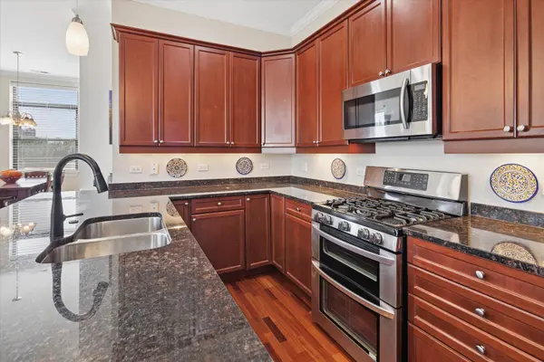 1908 W Irving Park RD #402, Chicago, IL 60613