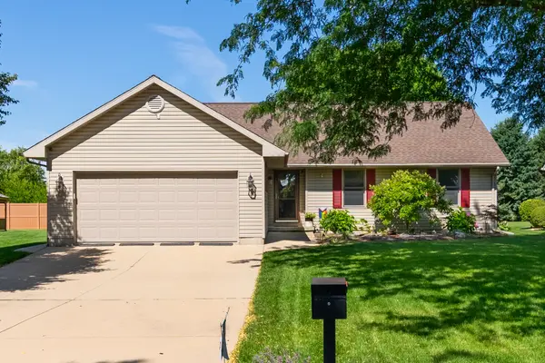 2738 Becker DR, Peru, IL 61354