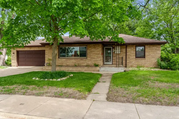 526 E RIVERSIDE BLVD, Loves Park, IL 61111