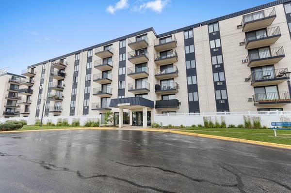 9737 N Fox Glen DR #2M, Niles, IL 60714