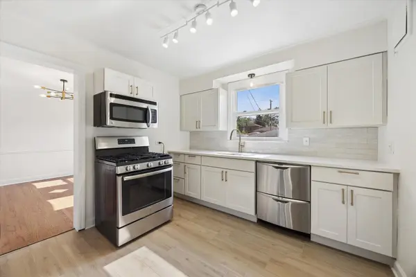 10141 S Rhodes AVE, Chicago, IL 60628
