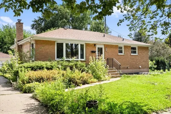 215 E Bryn Mawr AVE, Roselle, IL 60172