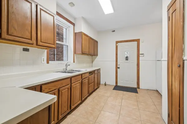 2244 W Argyle ST, Chicago, IL 60625