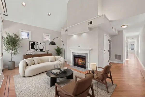 920 W Wolfram ST #4, Chicago, IL 60657