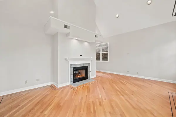 920 W Wolfram ST #4, Chicago, IL 60657