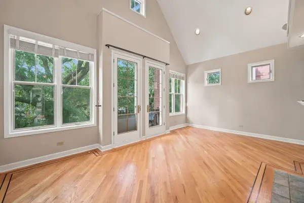 920 W Wolfram ST #4, Chicago, IL 60657