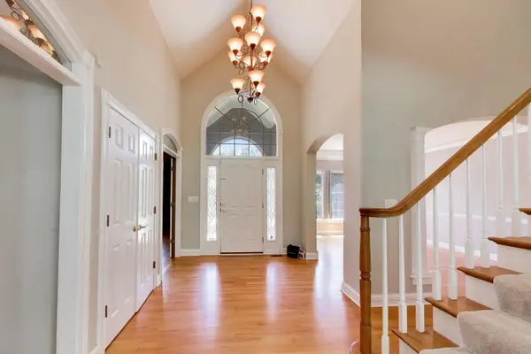 2232 Regency Woods DR, Lisle, IL 60532