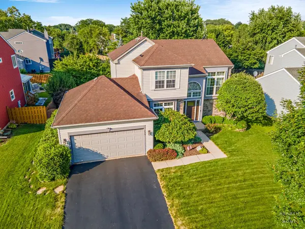 624 Lorree LN, Lake In The Hills, IL 60156