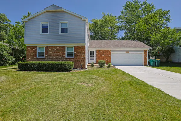 961 Twisted Oak LN, Buffalo Grove, IL 60089