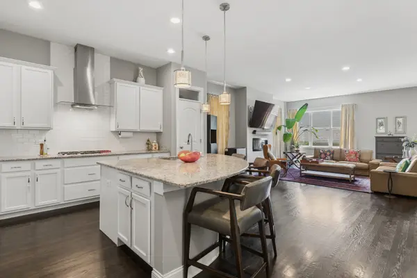 6092 N Sauganash AVE, Chicago, IL 60646