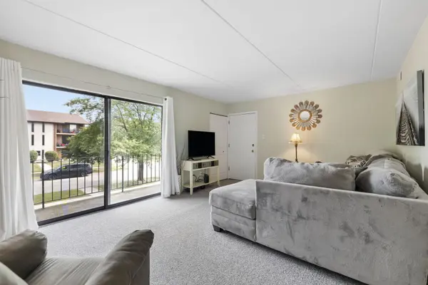 9949 Shady LN #2B, Orland Park, IL 60462
