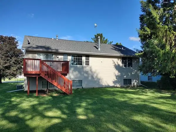 152 Columbia ST, Poplar Grove, IL 61065