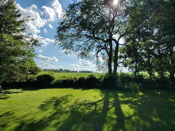 152 Columbia ST, Poplar Grove, IL 61065