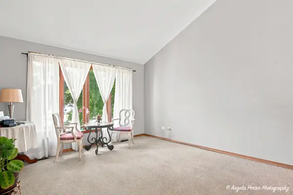 2494 FOREST VIEW RD, Lindenhurst, IL 60046