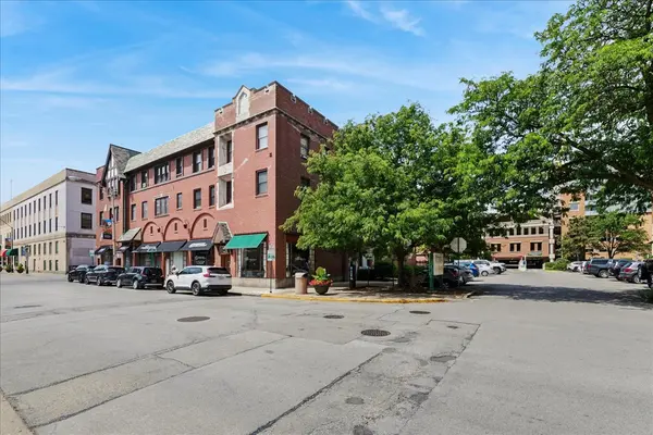 1103 Holly CT #206, Oak Park, IL 60301