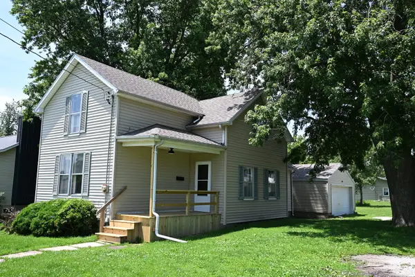 302 S Summit ST, El Paso, IL 61738