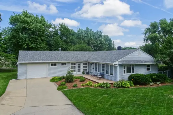 4 Woodruff DR,  Bloomington,  IL 61701