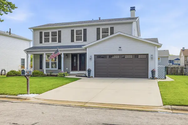 953 Moccasin CT, Carol Stream, IL 60188