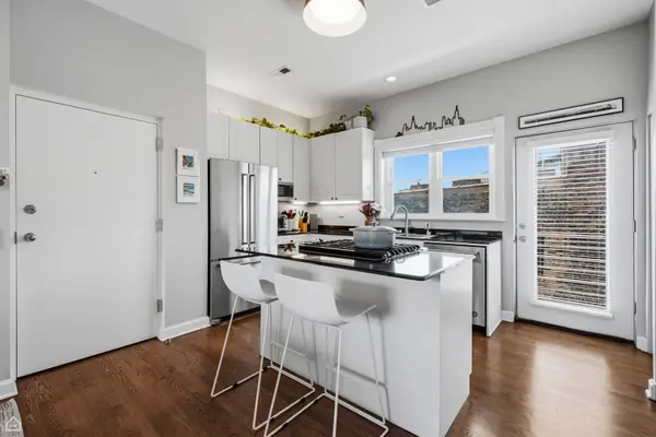 645 W Surf ST #A4, Chicago, IL 60657