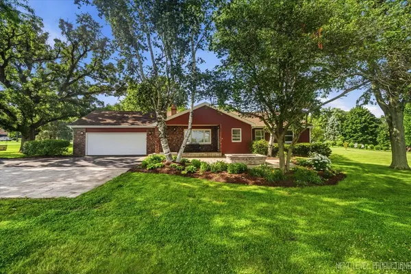 17N228 Oak Grove DR, Hampshire, IL 60140