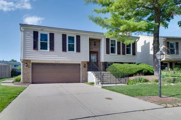 834 Edenwood DR, Roselle, IL 60172