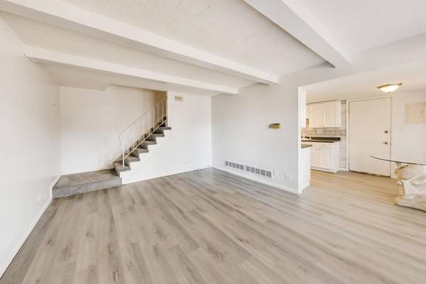 6235 Gold CIR #6235, Hanover Park, IL 60133