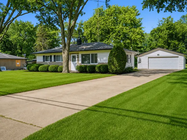 1203 N Chapel Hill RD, Mchenry, IL 60051