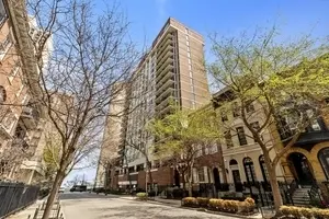 71 E Division ST #1601, Chicago, IL 60610