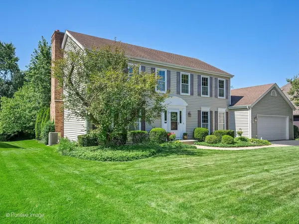 89 Christina CIR, Wheaton, IL 60189