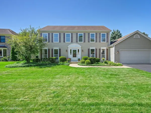 89 Christina CIR, Wheaton, IL 60189