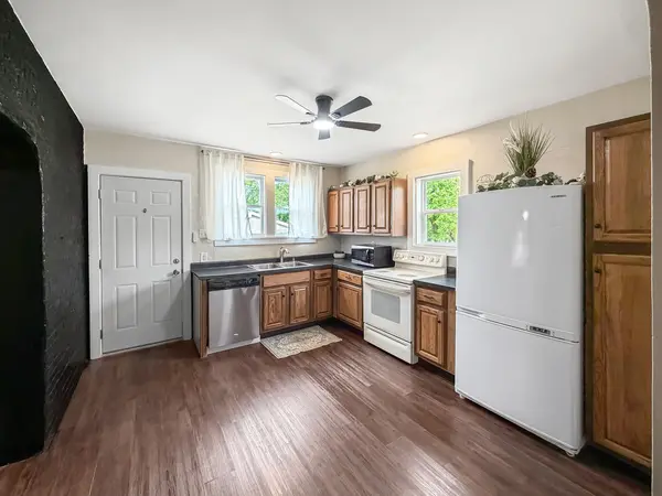 922 E Shawnee ST, Freeport, IL 61032