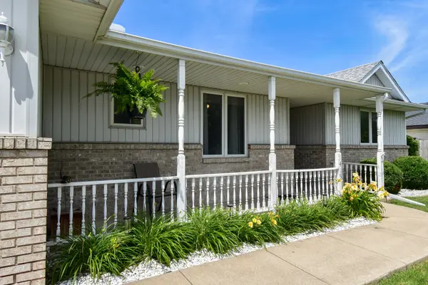 1415 Bethany LN, Pontiac, IL 61764