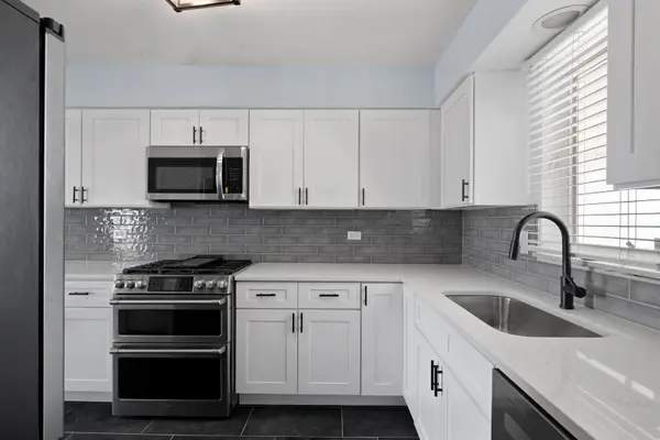 120 Hampton AVE, Westmont, IL 60559