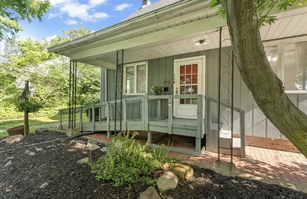 104 W Bond ST, Bondville, IL 61815