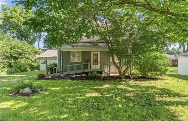104 W Bond ST, Bondville, IL 61815