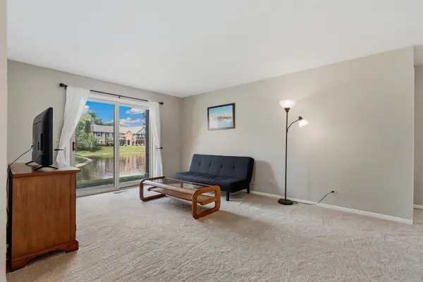 1561 Raymond DR #102, Naperville, IL 60563