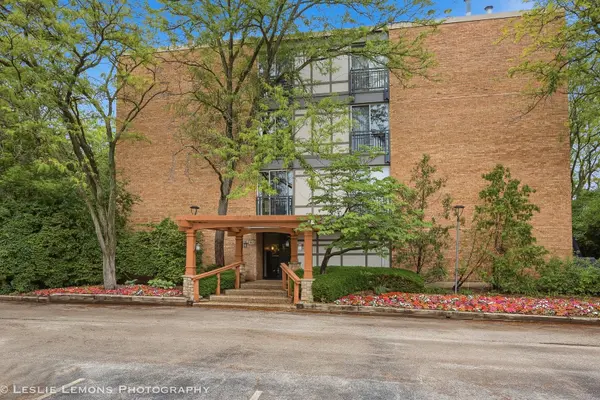 1833 Four Lakes AVE #3M, Lisle, IL 60532