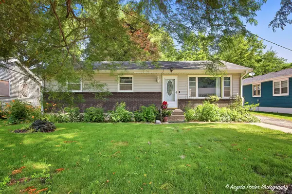 4800 Willow LN, Mchenry, IL 60050