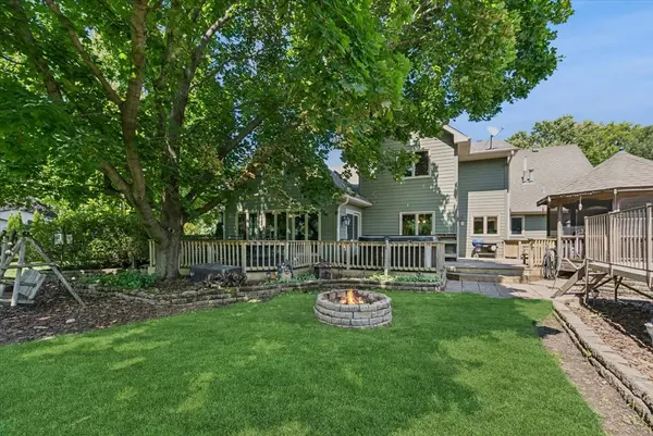 11S514 Webster LN, Naperville, IL 60564