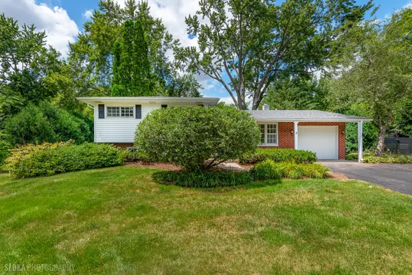 320 Deveron CIR, Cary, IL 60013