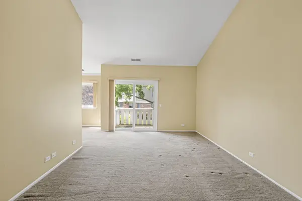 100 Superior CT #L2, Schaumburg, IL 60193