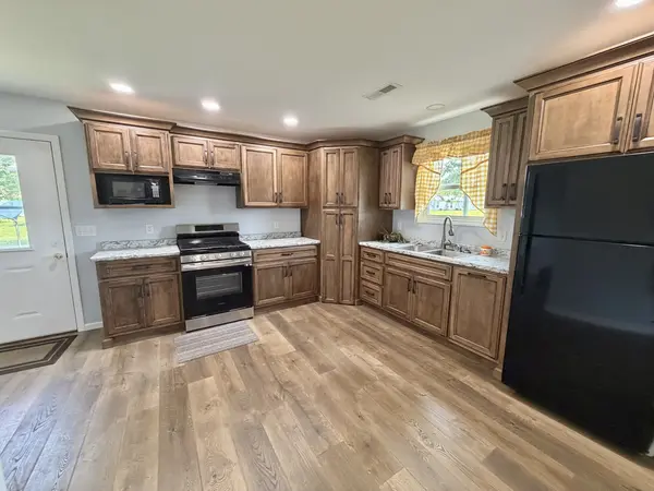 101 N RAILROAD ST, Patoka, IL 62875