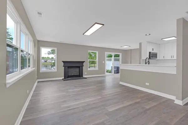 291 Wedgewood CIR, Lake In The Hills, IL 60156