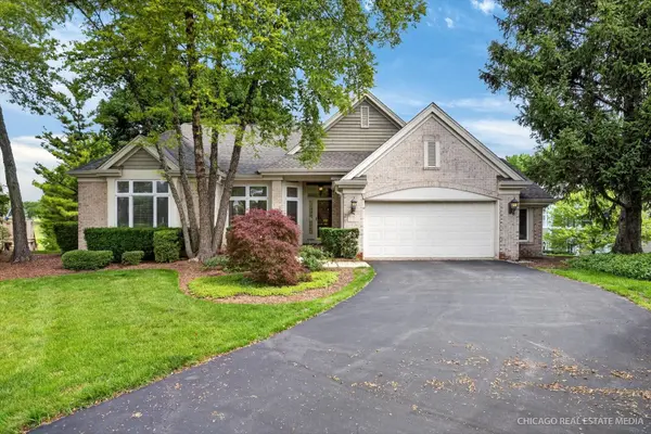 7 Castle Pines CT, Lake In The Hills, IL 60156