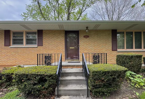 303 Gayle AVE, Dekalb, IL 60115