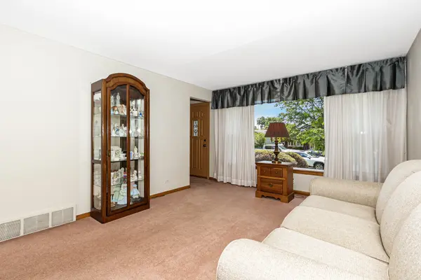 10245 S 52nd AVE, Oak Lawn, IL 60453